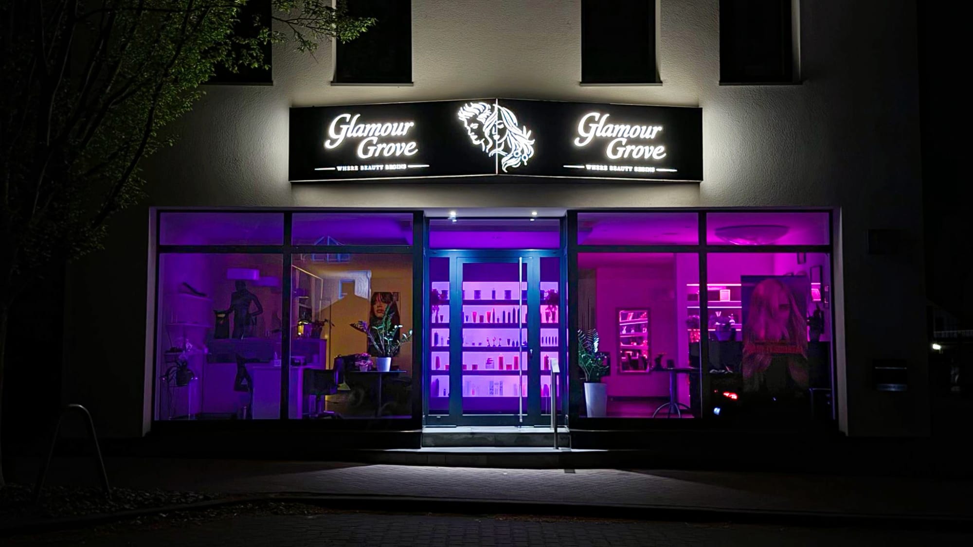 Glamour Grove Salon — Innenansicht