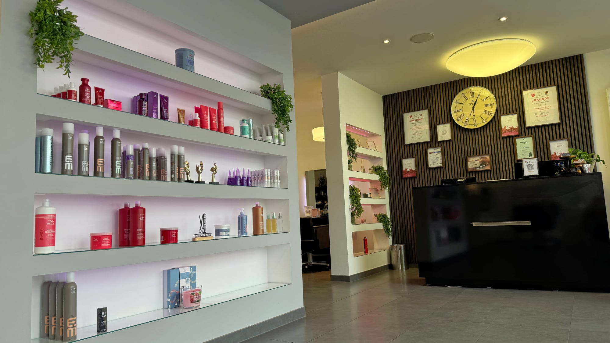 Glamour Grove Salon — Arbeitsplatz